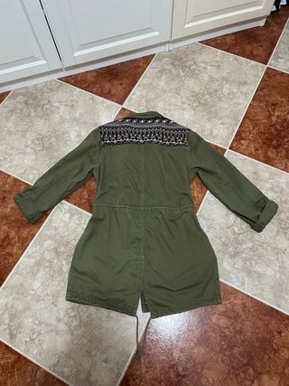 Chaqueta Stradivarius verde caqui