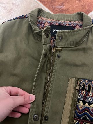 Chaqueta Stradivarius verde caqui