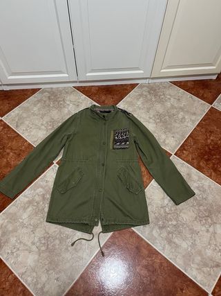 Chaqueta Stradivarius verde caqui