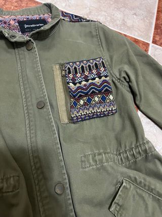 Chaqueta Stradivarius verde caqui