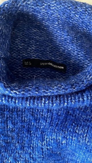 Jersey punto azul con flor