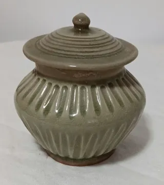 Caja pequeña Celadón con tapa