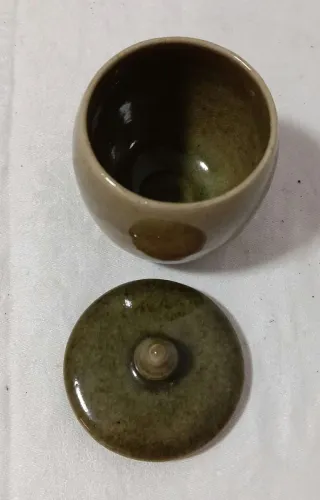 Caja pequeña Celadón con tapa