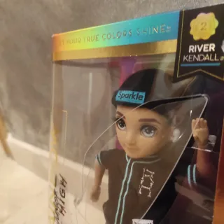 Muñeca Rainbow High Junior High