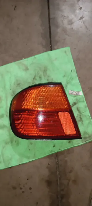 Piloto trasero derecho Nissan Primera