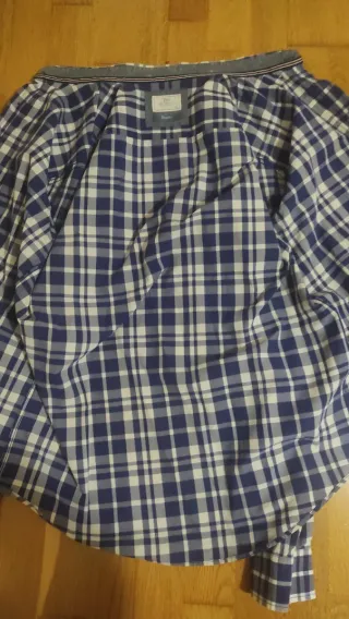 Camisa de cuadros azul y blanco