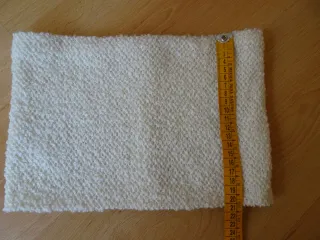 Bufanda tejida blanca