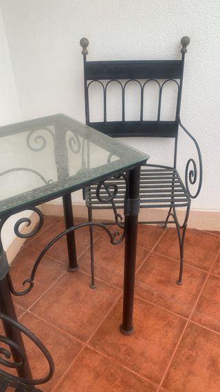 Tavolo e 2 sedie in ferro battuto e vetro