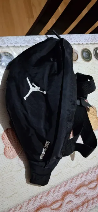 Riñonera Jordan Negra