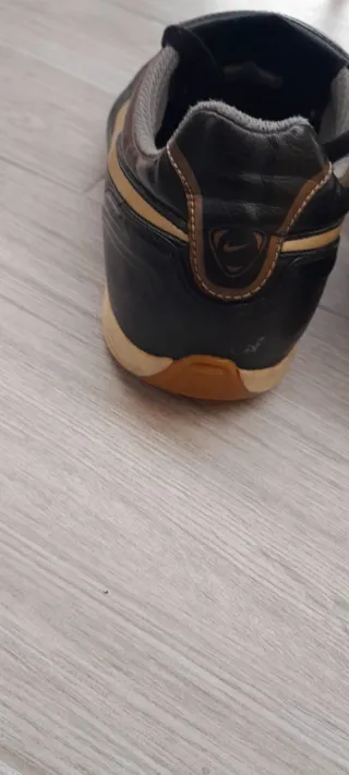 Zapatillas Nike Negras y Doradas