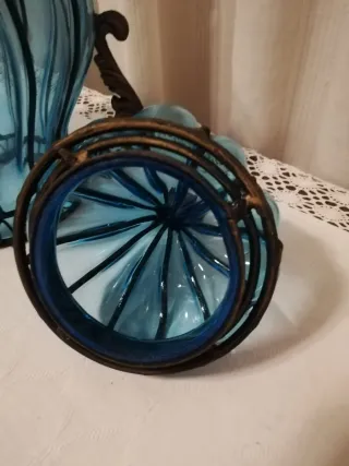 Vaso in vetro soffiato blu con gabbia metallo