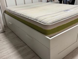 Estructura de cama con colchón