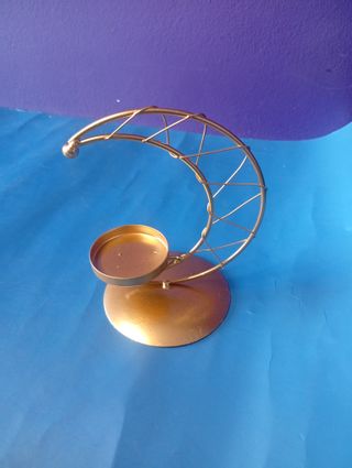 Portavelas de metal dorado