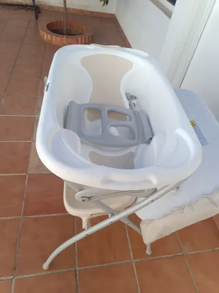 Bañera cambiador . Marca neonato.
