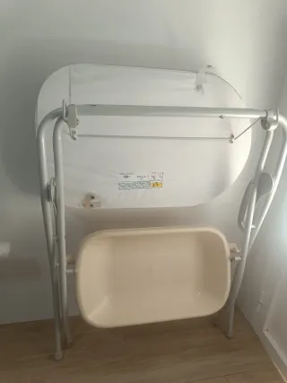 Bañera cambiador . Marca neonato.