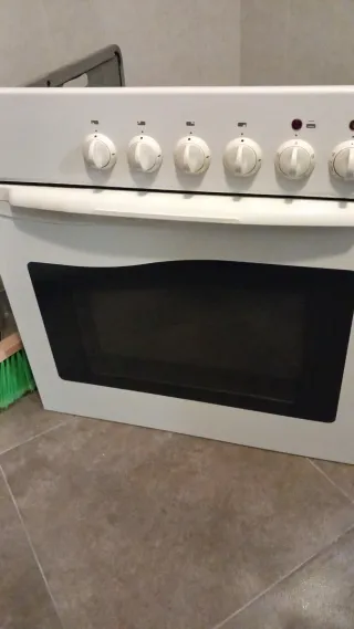 Horno Eléctrico Blanco y encimera