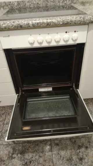 Horno Eléctrico Blanco y encimera