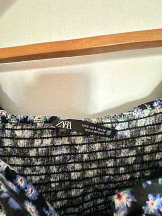 Vestido floral midi Zara