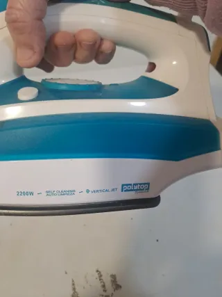 Plancha de vapor blanca y azul