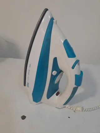 Plancha de vapor blanca y azul