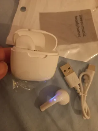 Auriculares inalámbricos blancos