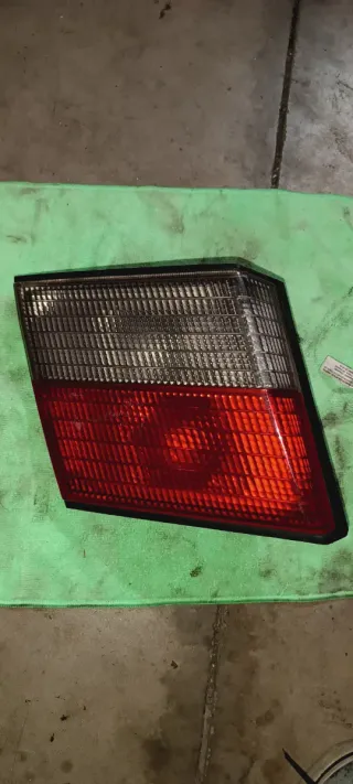 Piloto trasero izquierdo maletero Nissan Primera