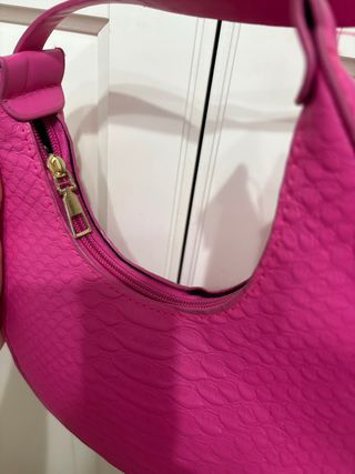 Bolso de hombro fucsia