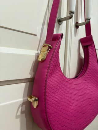 Bolso de hombro fucsia