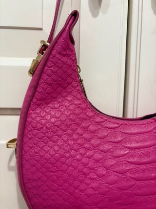 Bolso de hombro fucsia