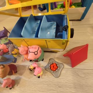 Juguetes Peppa Pig: Autocaravana, Ambulancia aula