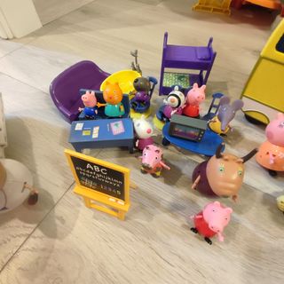 Juguetes Peppa Pig: Autocaravana, Ambulancia aula