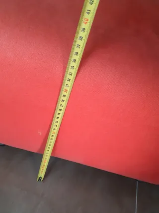 Puff o reposapiés cuadrado de color rojo