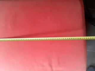 Puff o reposapiés cuadrado de color rojo