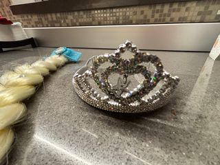 Parrucca Pop Carnevale, treccia Elsa, corona