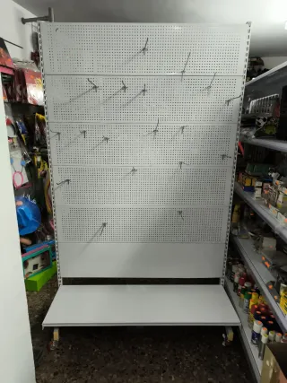 Estantería Metálica Perforada Blanca con ruedas