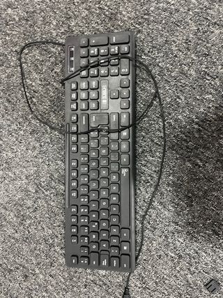 Teclado negro con cable