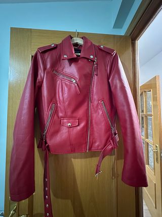 Chaqueta efecto piel roja