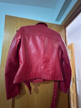 Chaqueta efecto piel roja