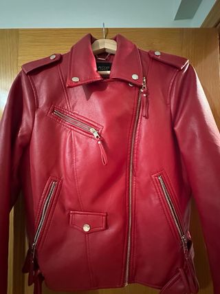 Chaqueta efecto piel roja