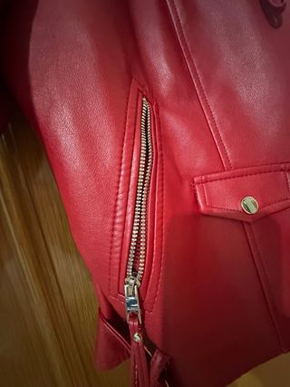 Chaqueta efecto piel roja