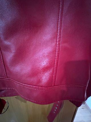 Chaqueta efecto piel roja