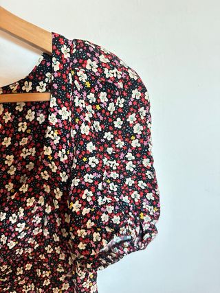 Vestido corto floral Zara