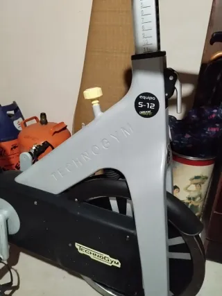 Bicicleta Estática Technogym S-12