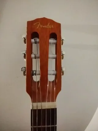Guitarra Fender Pequeña Bien Cuidada