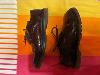 Zapatos de vestir marrones mujer