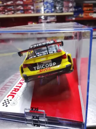 Scalextric Audi RS3 DHL 1:32