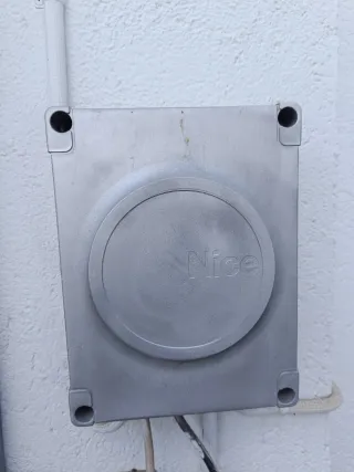 Puerta de garaje motorizada