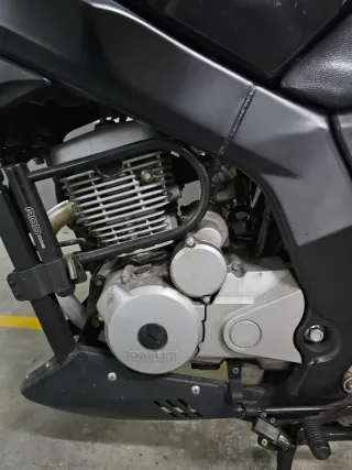 Motocicleta Daelim Roadwin 125