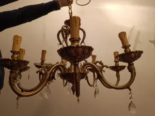 Lámpara de bronce y cristal dorada