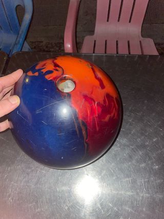 Bola de bolos azul y naranja